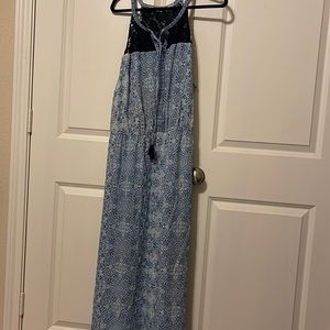 DR2 sleeveless maxi dress with tassel ties and elastic waist. Size 3X